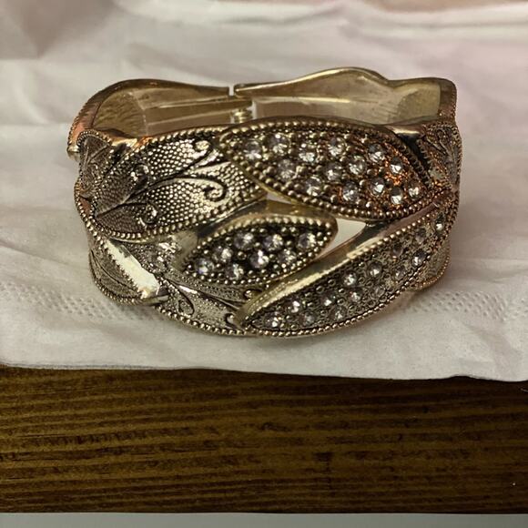 Silvertone bracelet with faux clear stones hinged closure intricate design - Picture 2 of 4